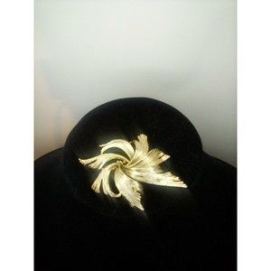 lisner goldtone leaf brooch